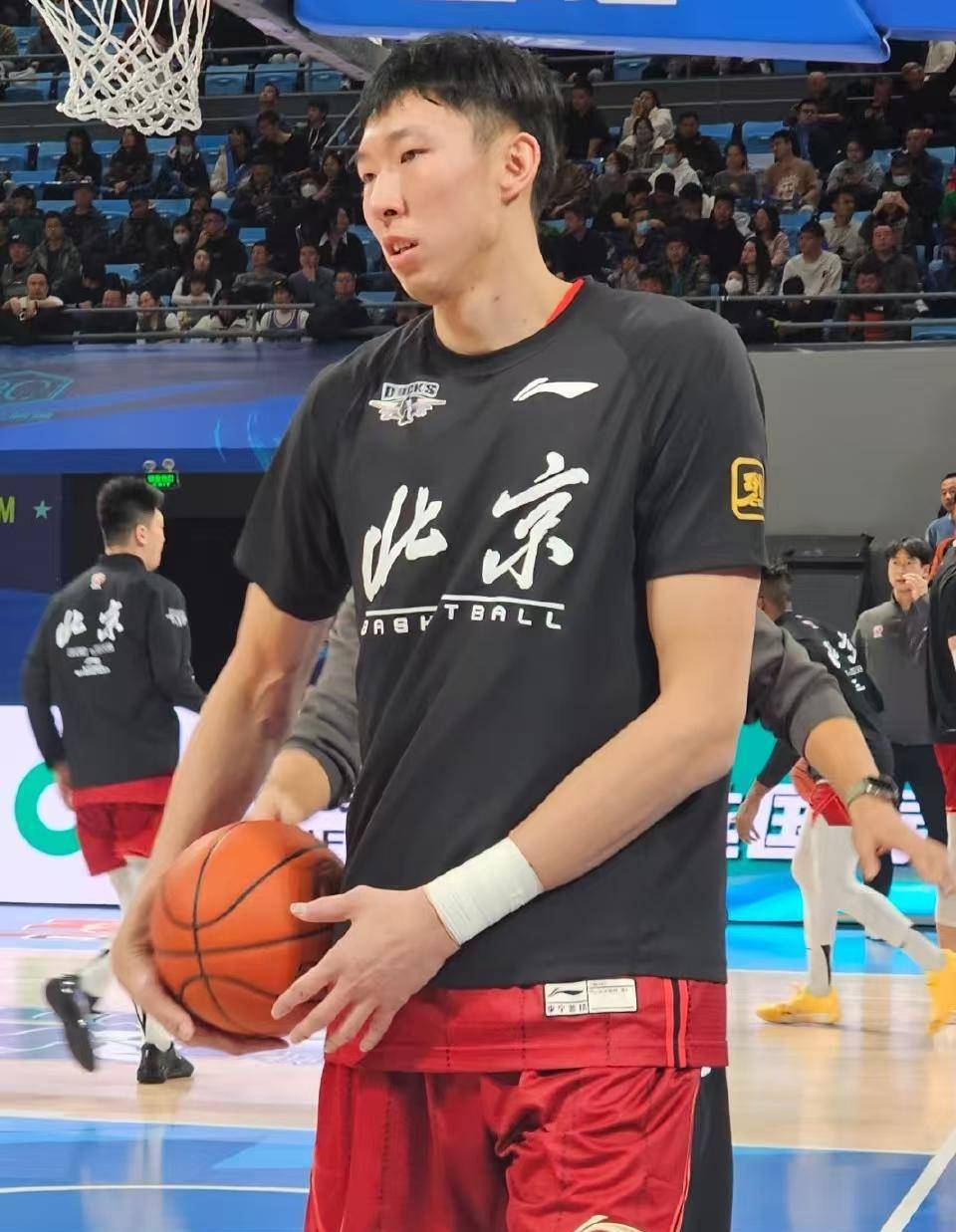 中国男篮奥运资格赛大胜,周琦统治内线 中国男篮奥运资格赛大胜,周琦统治内线