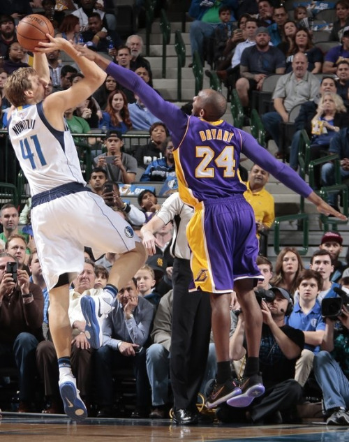 包含诺维茨基雕像揭幕,独行侠永久致敬传奇的词条 包含诺维茨基雕像揭幕,独行侠永久致敬传奇的词条