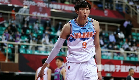 华体会app下载入口-关于周琦：中国男篮新核心的争议与期待的信息