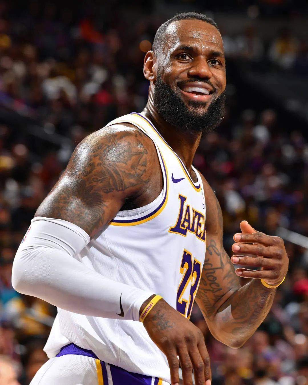 詹姆斯40岁仍砍30+,成NBA最年长30+球员的简单介绍 詹姆斯40岁仍砍30+,成NBA最年长30+球员的简单介绍